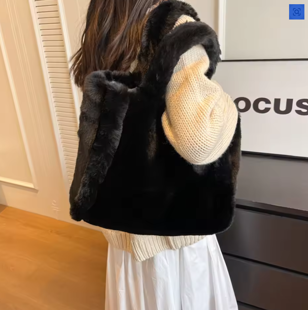 Women’s Plush Tote Bag – Soft Faux Fur Shoulder Bag